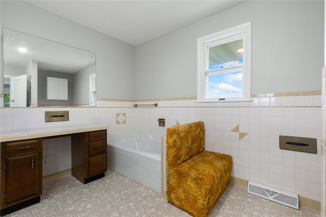 978 E Hwy 14, Lead Hill, AR 72644