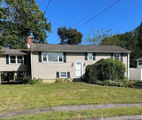 26 Macintosh Road, Norwalk, CT 06851