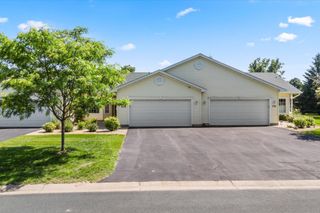 572 Aqua Circle, Lino Lakes, MN 55014