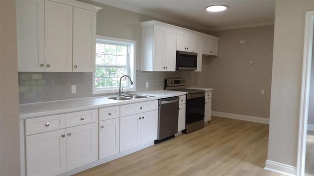 913 W Burton Street, Sulphur, LA 70663