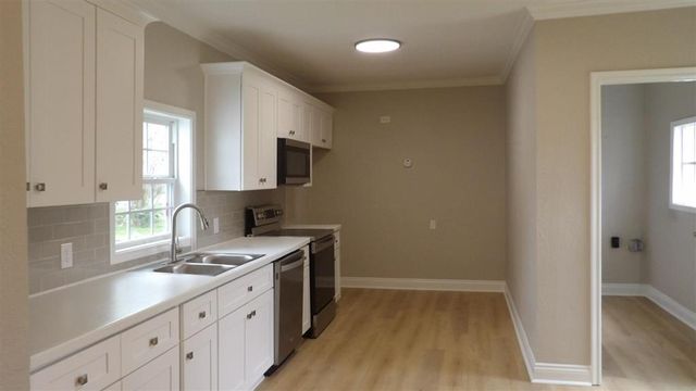 913 W Burton Street, Sulphur, LA 70663