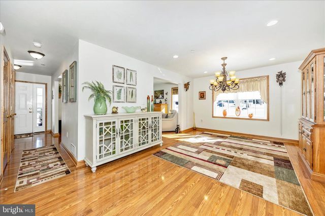 19327 LONGMEADOW RD, Hagerstown, MD 21742