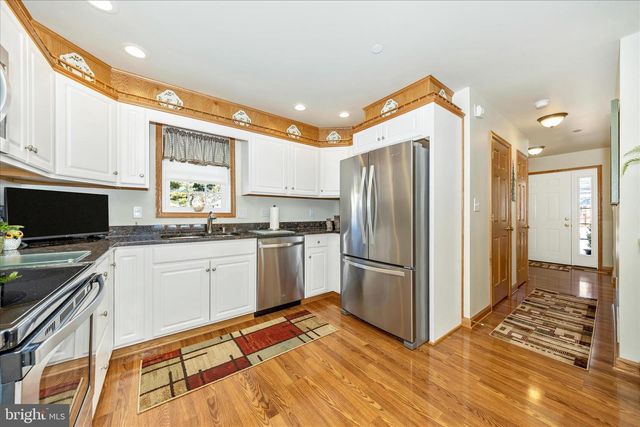 19327 LONGMEADOW RD, Hagerstown, MD 21742