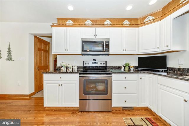 19327 LONGMEADOW RD, Hagerstown, MD 21742