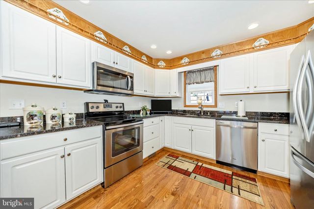 19327 LONGMEADOW RD, Hagerstown, MD 21742