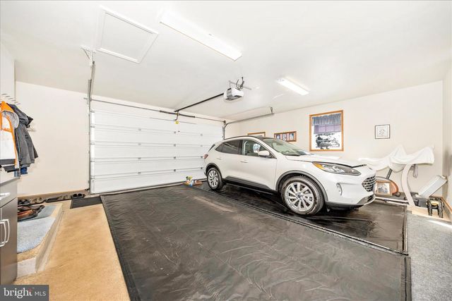 19327 LONGMEADOW RD, Hagerstown, MD 21742