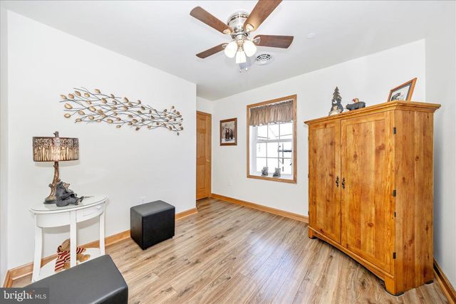 19327 LONGMEADOW RD, Hagerstown, MD 21742