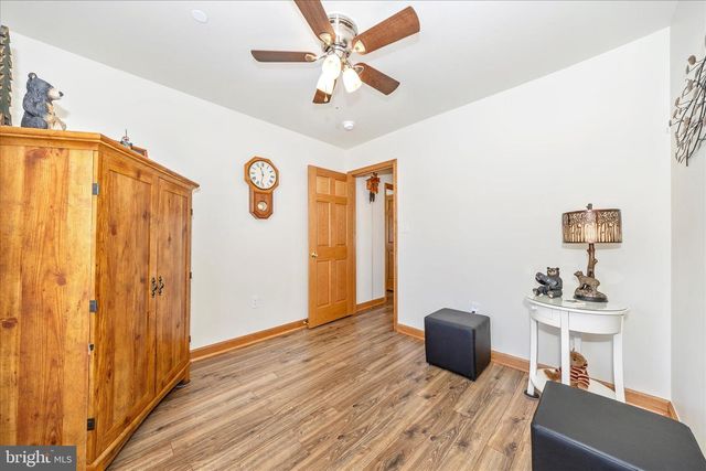 19327 LONGMEADOW RD, Hagerstown, MD 21742