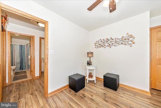 19327 LONGMEADOW RD, Hagerstown, MD 21742