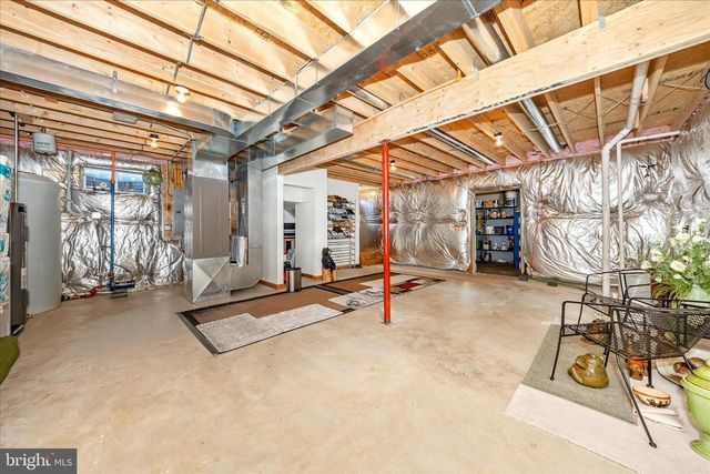 19327 LONGMEADOW RD, Hagerstown, MD 21742