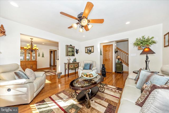 19327 LONGMEADOW RD, Hagerstown, MD 21742