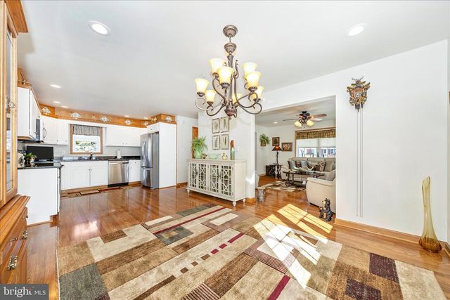 19327 LONGMEADOW RD, Hagerstown, MD 21742