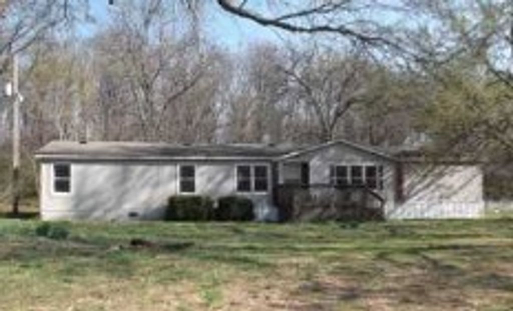 545 NW Cowan Avenue, Gentry, AR 72734
