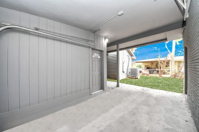 2626 Knotty Oaks Trail, Houston, TX 77045