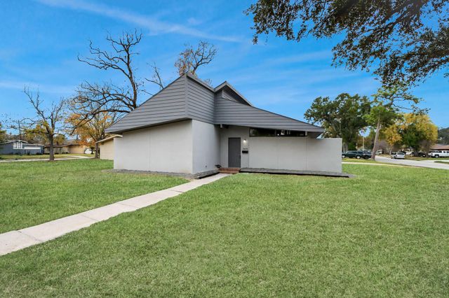 2626 Knotty Oaks Trail, Houston, TX 77045