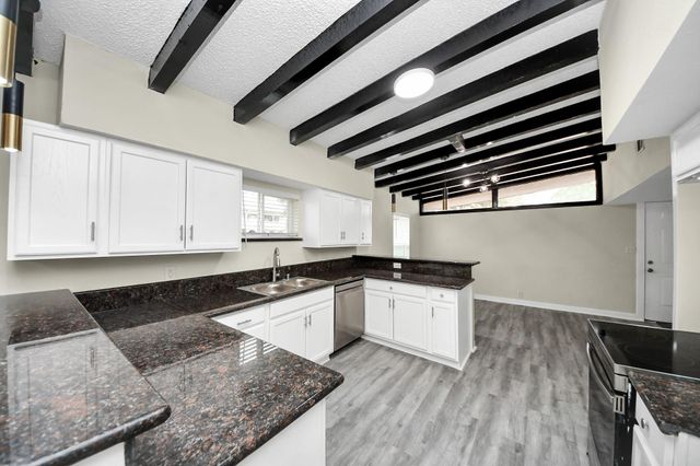 2626 Knotty Oaks Trail, Houston, TX 77045