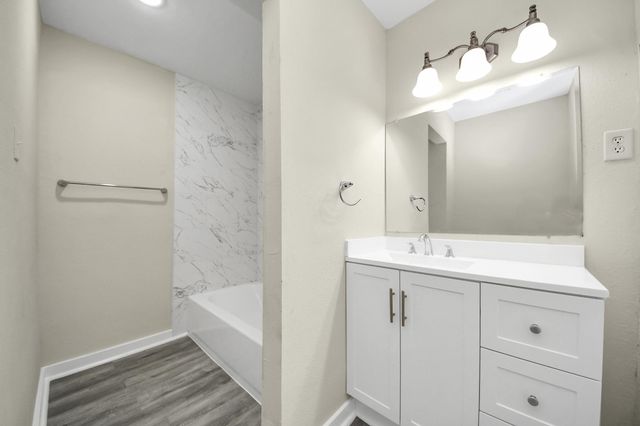 2626 Knotty Oaks Trail, Houston, TX 77045