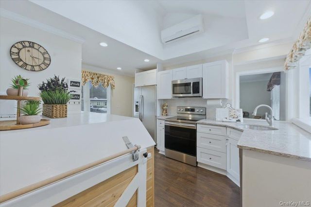 20 Honey Lane, Miller Place, NY 11764