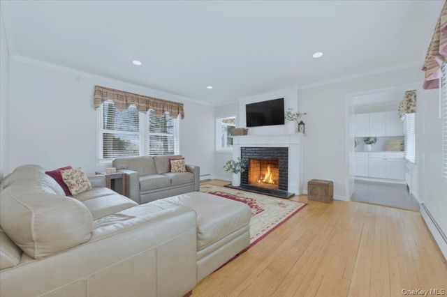 20 Honey Lane, Miller Place, NY 11764