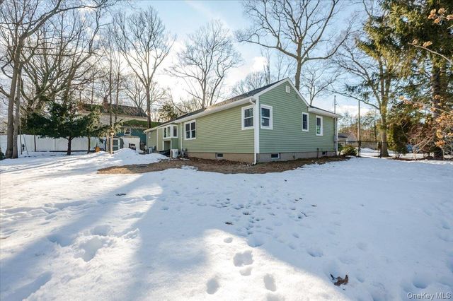 20 Honey Lane, Miller Place, NY 11764