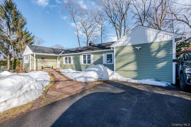 20 Honey Lane, Miller Place, NY 11764