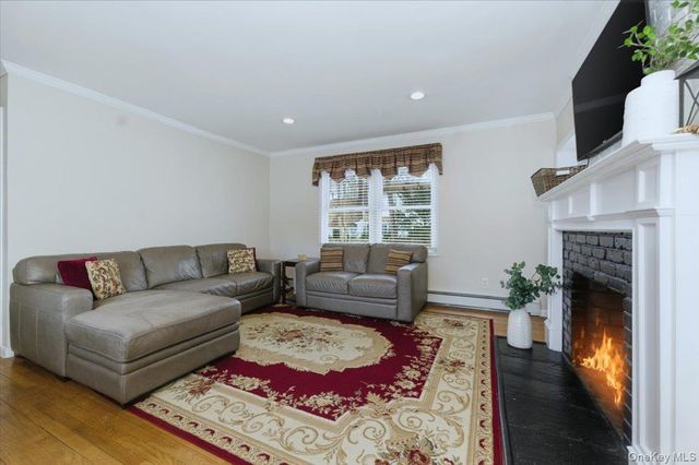 20 Honey Lane, Miller Place, NY 11764