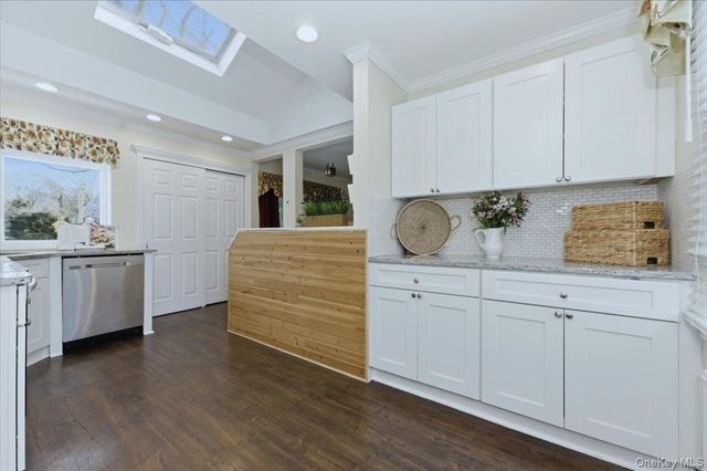 20 Honey Lane, Miller Place, NY 11764