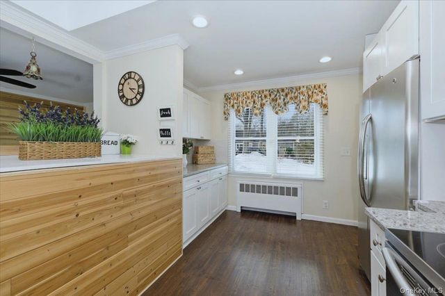 20 Honey Lane, Miller Place, NY 11764