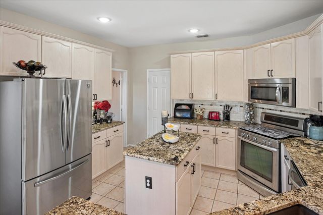 6016 Red Fern Drive, Arlington, TX 76001