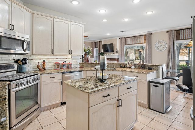 6016 Red Fern Drive, Arlington, TX 76001