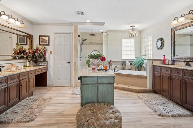 6016 Red Fern Drive, Arlington, TX 76001