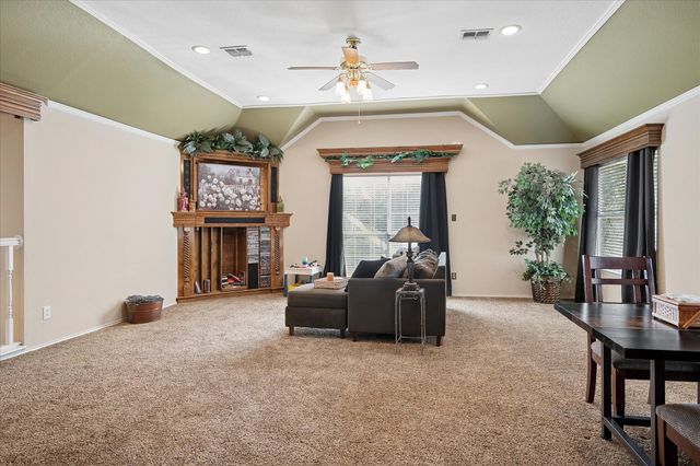 6016 Red Fern Drive, Arlington, TX 76001