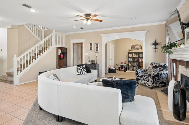 6016 Red Fern Drive, Arlington, TX 76001