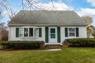 2 Montauk Street, Teaticket, MA 02536