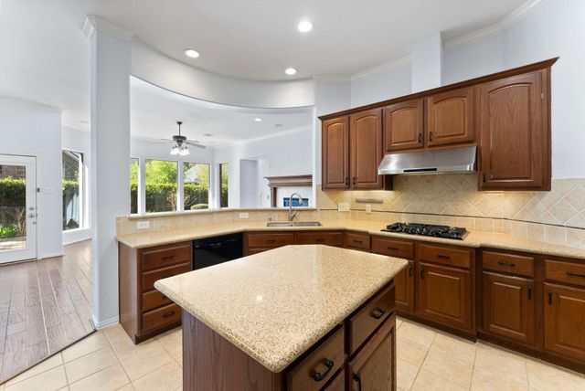 31 N Warbler Bend Circle, The Woodlands, TX 77382