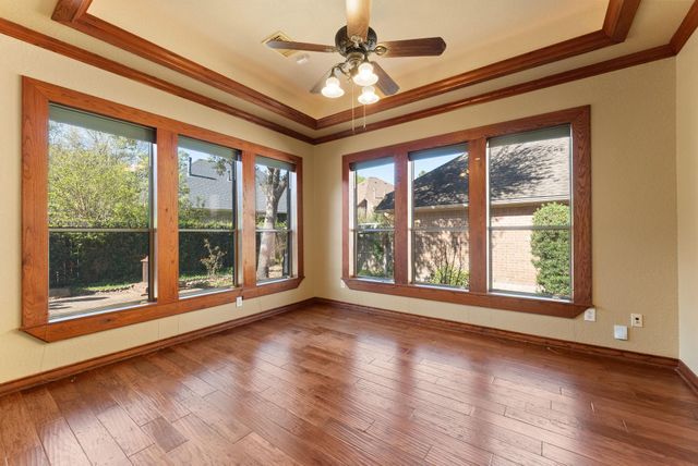 31 N Warbler Bend Circle, The Woodlands, TX 77382