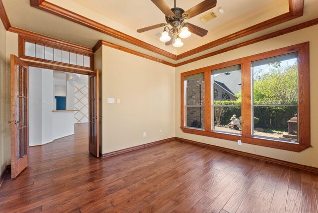 31 N Warbler Bend Circle, The Woodlands, TX 77382