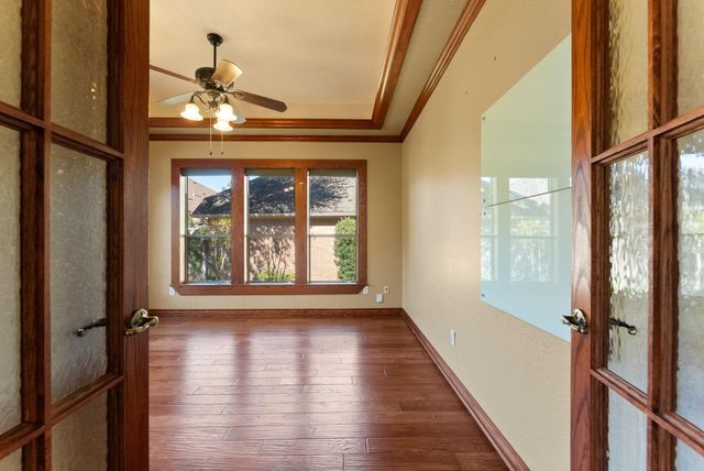 31 N Warbler Bend Circle, The Woodlands, TX 77382