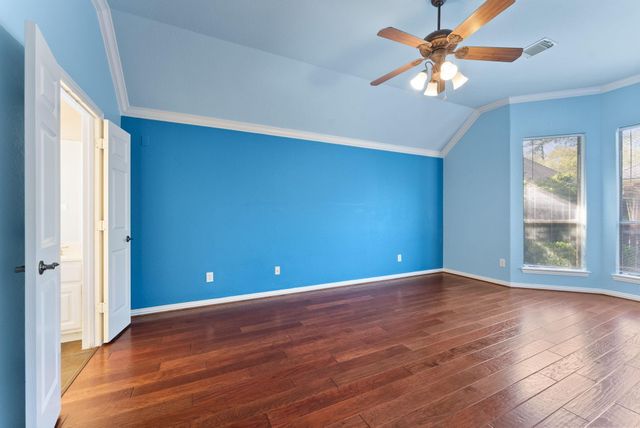 31 N Warbler Bend Circle, The Woodlands, TX 77382