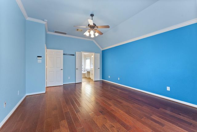 31 N Warbler Bend Circle, The Woodlands, TX 77382