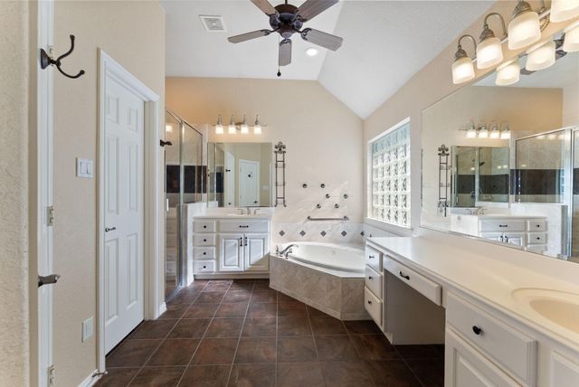 31 N Warbler Bend Circle, The Woodlands, TX 77382