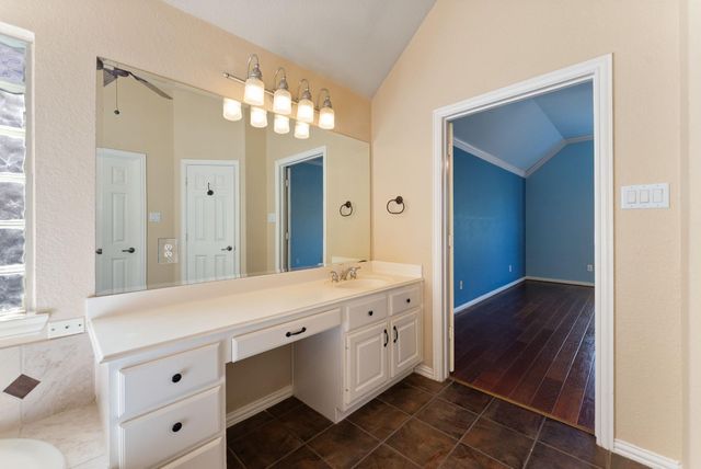 31 N Warbler Bend Circle, The Woodlands, TX 77382