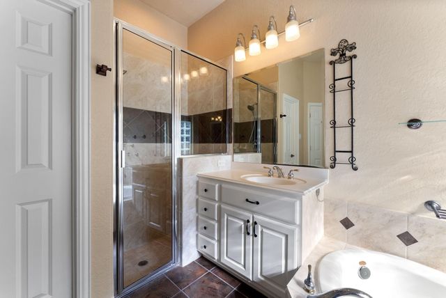 31 N Warbler Bend Circle, The Woodlands, TX 77382