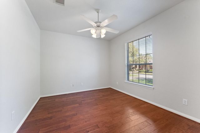 31 N Warbler Bend Circle, The Woodlands, TX 77382