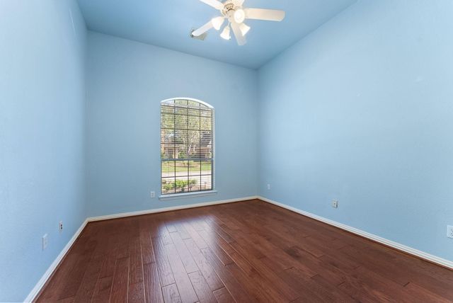 31 N Warbler Bend Circle, The Woodlands, TX 77382