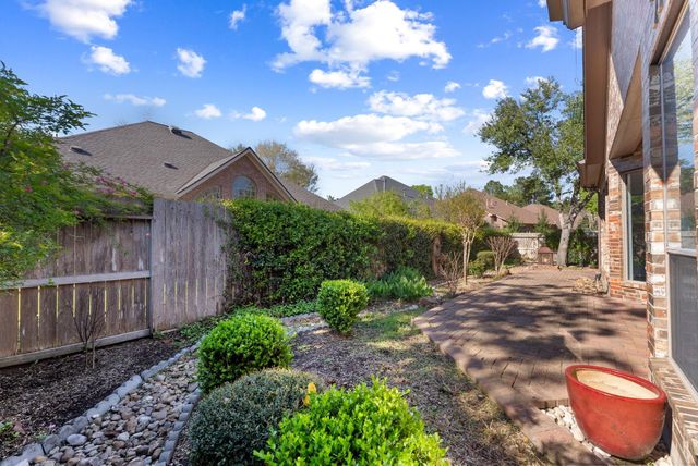 31 N Warbler Bend Circle, The Woodlands, TX 77382