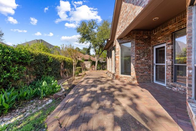 31 N Warbler Bend Circle, The Woodlands, TX 77382