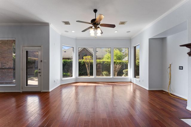 31 N Warbler Bend Circle, The Woodlands, TX 77382