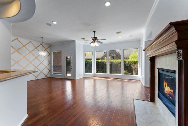 31 N Warbler Bend Circle, The Woodlands, TX 77382