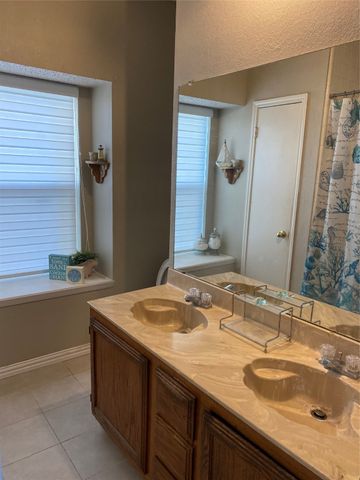 710 Cresent Drive, Desoto, TX 75115